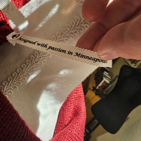 Leo & Nicole Wine Knit Sweater Size PM Quiet Luxury Capsule Wardrobe Boutique - Picture 5 of 10